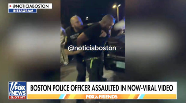 TERRIBLE VIDEO – Boston police officer assaulted by a mob while trying to make an arrest